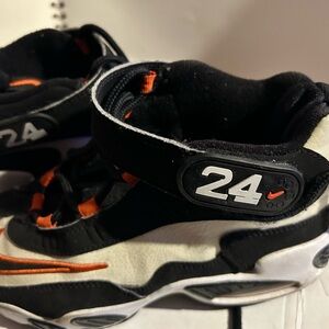 Nike air Griffey for kids size y 1.5 and 2.5
